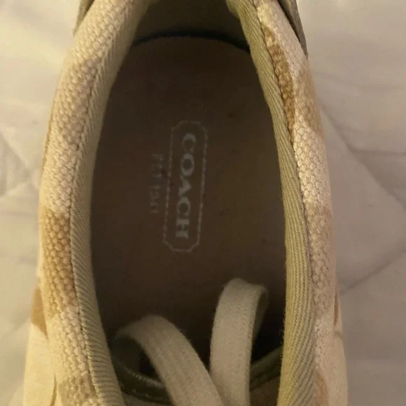 Coach low top signature sneakers size 9 - Picture 4 of 7